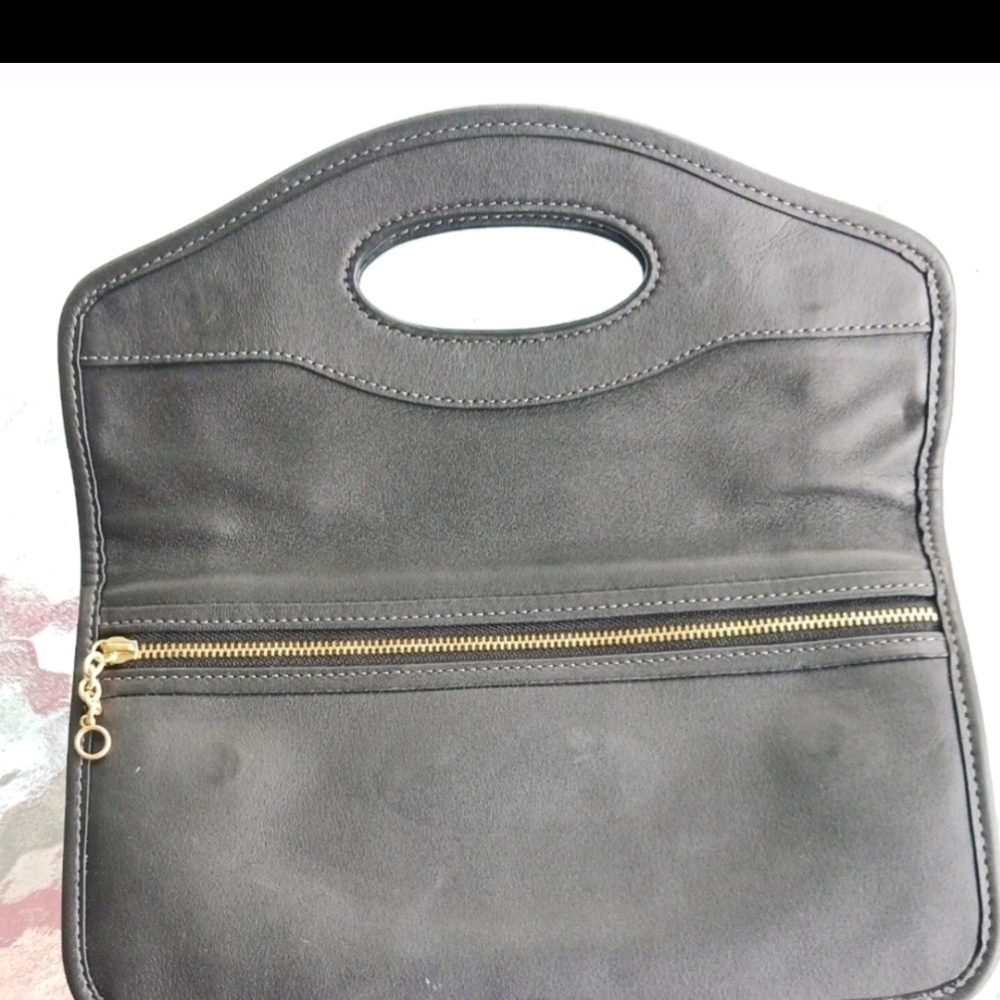Black Leather Shoulder Bag with Gold Chain - Picture 3 of 7